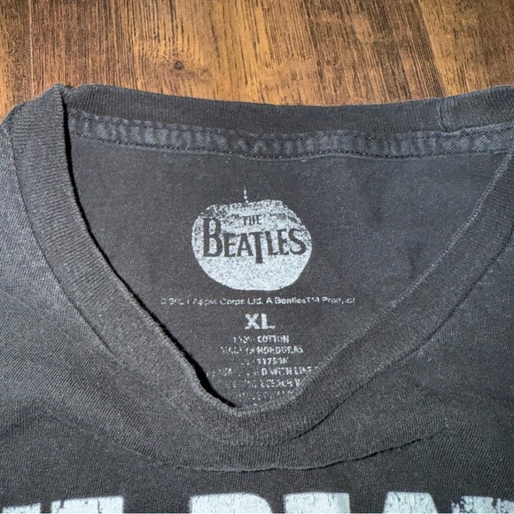 The Beatles Black & White Abbey Road Graphic T-shirt - Picture 4 of 6